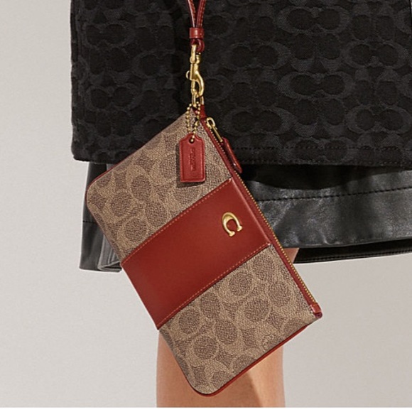 COACH SMALL WRISTLET IN SIGNATURE CANVAS - Picture 2 of 6